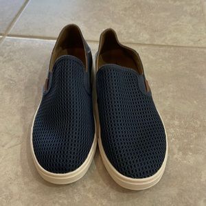 Olukai Pehuea -navy. Size 8.5. Worn once.